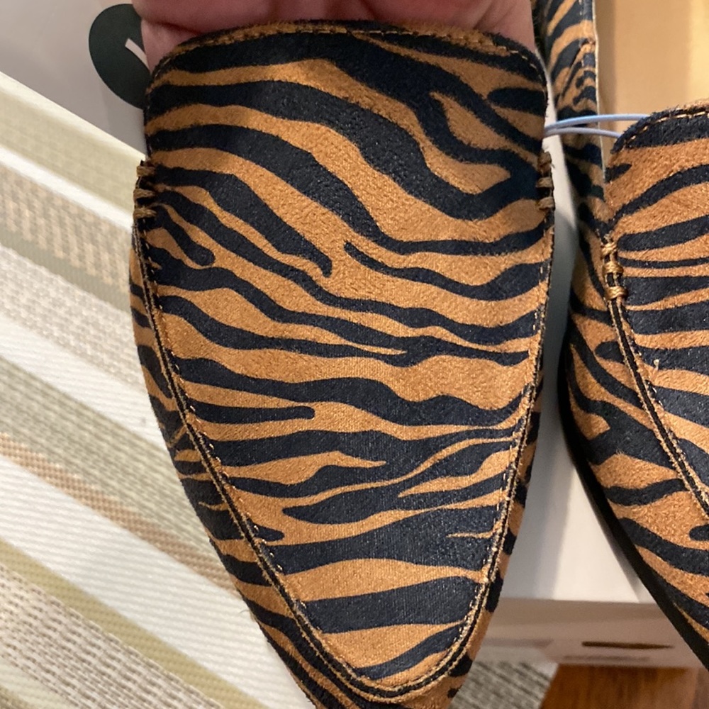A new day - light brown/Micah tiger print flats with memory foam cushioning - Picture 7 of 10